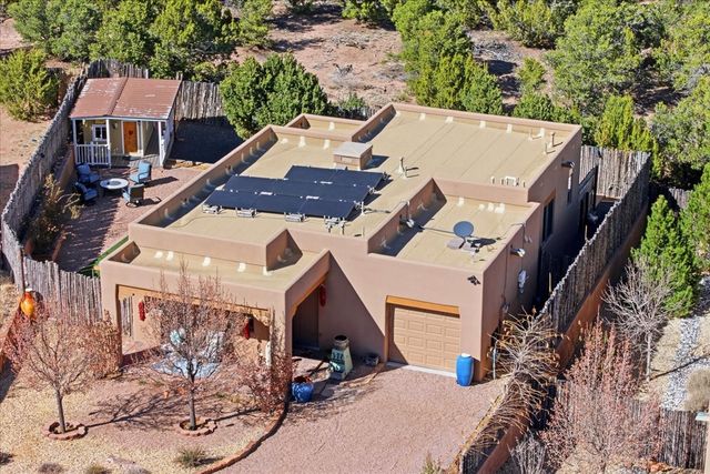 1641 Placita De Luna, Santa Fe, NM 87506