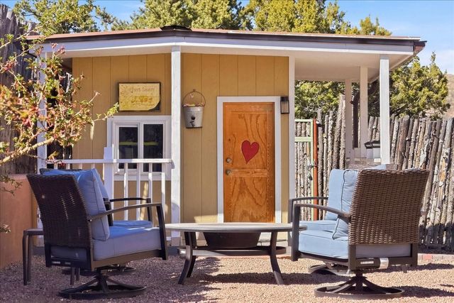 1641 Placita De Luna, Santa Fe, NM 87506