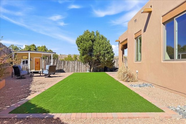 1641 Placita De Luna, Santa Fe, NM 87506