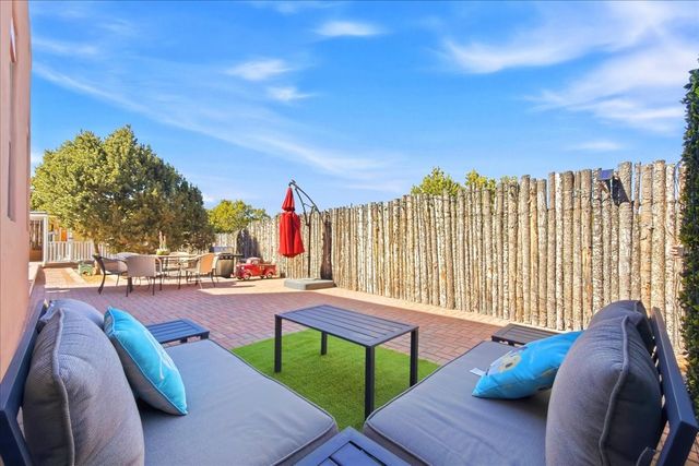 1641 Placita De Luna, Santa Fe, NM 87506