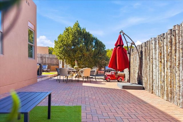 1641 Placita De Luna, Santa Fe, NM 87506