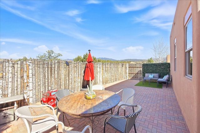 1641 Placita De Luna, Santa Fe, NM 87506