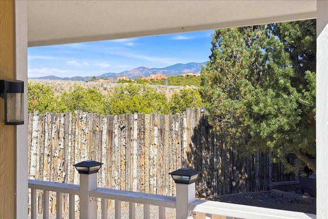 1641 Placita De Luna, Santa Fe, NM 87506