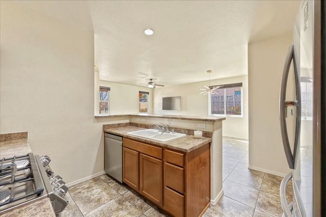 1641 Placita De Luna, Santa Fe, NM 87506