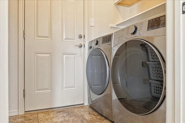 1641 Placita De Luna, Santa Fe, NM 87506