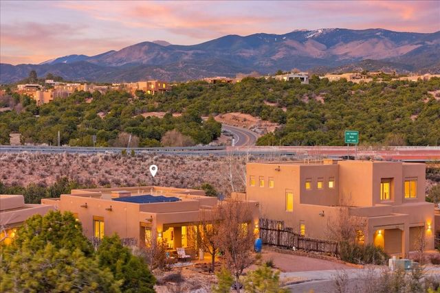 1641 Placita De Luna, Santa Fe, NM 87506