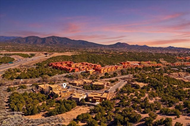 1641 Placita De Luna, Santa Fe, NM 87506