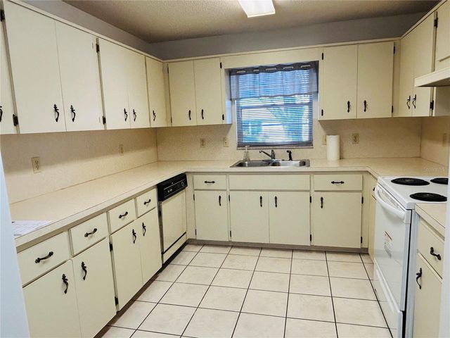 8530 SW 90TH STREET B, Ocala, FL 34481