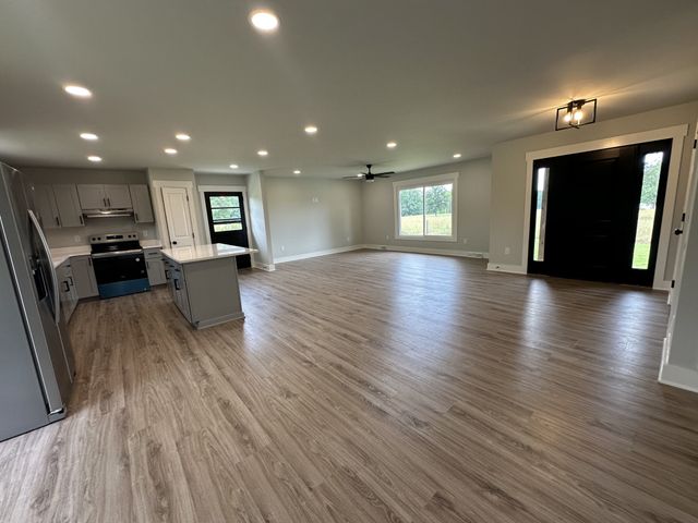 460 Grosch Rd, Manchester, TN 37355