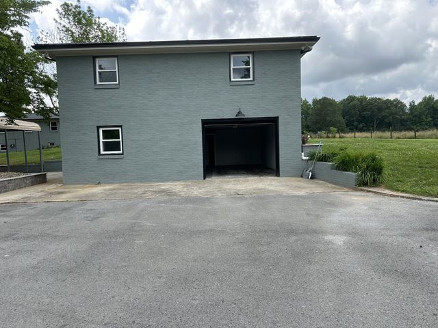 460 Grosch Rd, Manchester, TN 37355