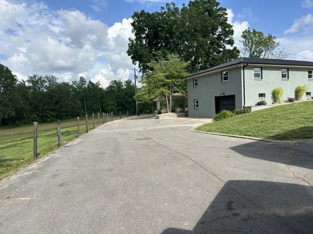 460 Grosch Rd, Manchester, TN 37355