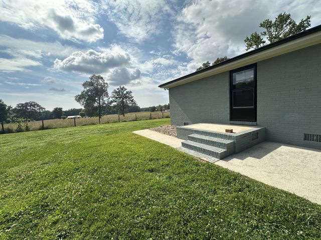 460 Grosch Rd, Manchester, TN 37355