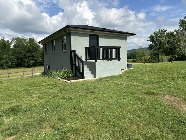 460 Grosch Rd, Manchester, TN 37355