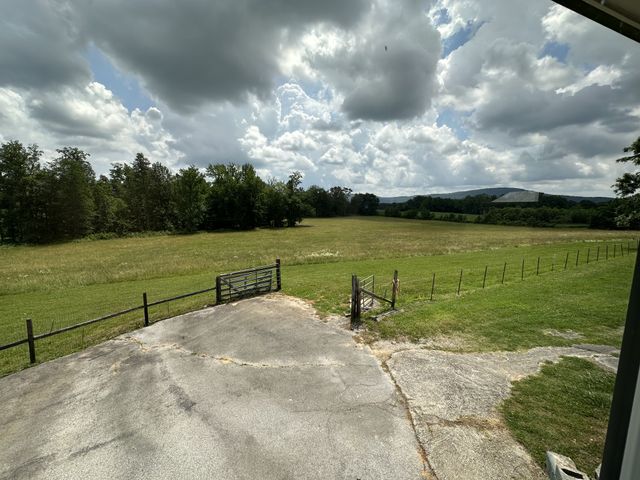 460 Grosch Rd, Manchester, TN 37355