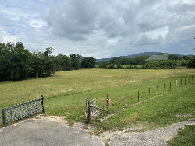 460 Grosch Rd, Manchester, TN 37355