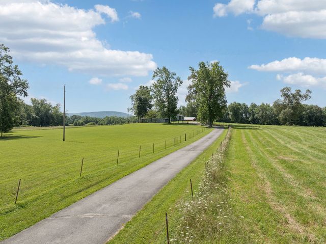 460 Grosch Rd, Manchester, TN 37355