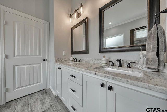 19359 Ridge Point Cir, Lindale, TX 75771