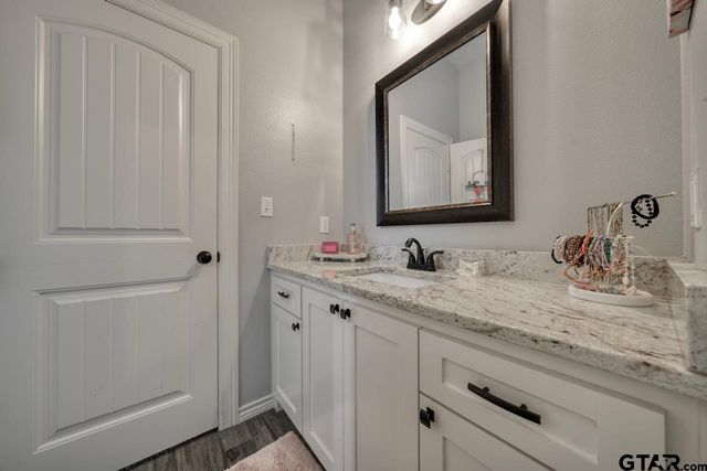 19359 Ridge Point Cir, Lindale, TX 75771