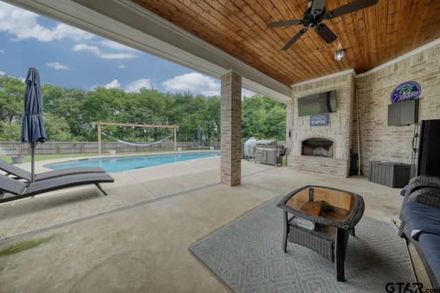 19359 Ridge Point Cir, Lindale, TX 75771