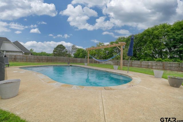 19359 Ridge Point Cir, Lindale, TX 75771