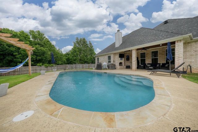 19359 Ridge Point Cir, Lindale, TX 75771