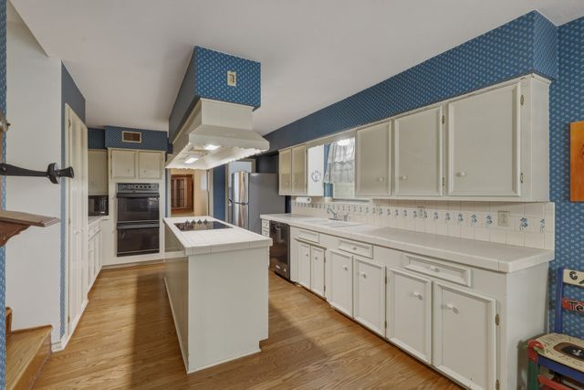 9929 Windledge Drive, Dallas, TX 75238