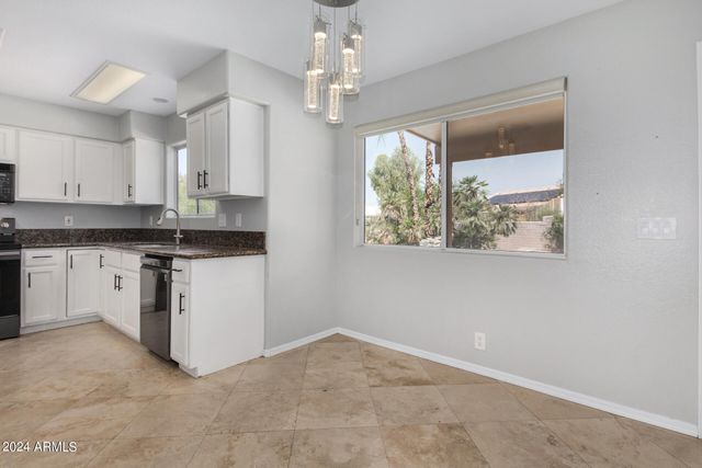 1320 E CHARLESTON Avenue, Phoenix, AZ 85022