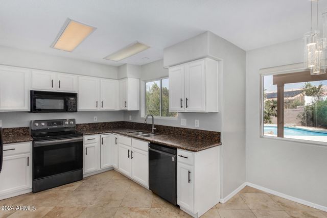 1320 E CHARLESTON Avenue, Phoenix, AZ 85022
