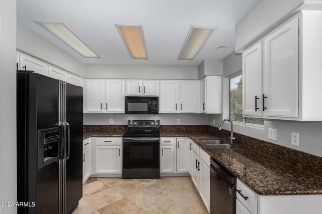 1320 E CHARLESTON Avenue, Phoenix, AZ 85022