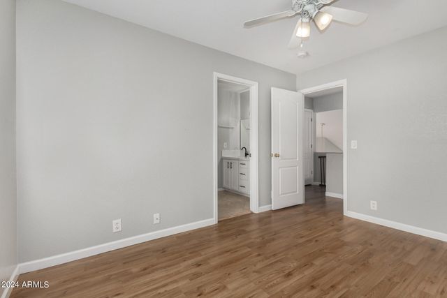 1320 E CHARLESTON Avenue, Phoenix, AZ 85022