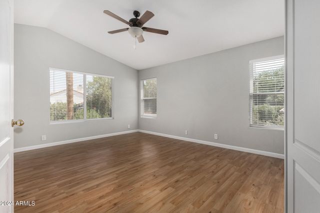 1320 E CHARLESTON Avenue, Phoenix, AZ 85022