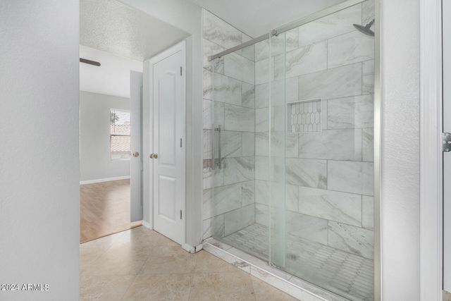 1320 E CHARLESTON Avenue, Phoenix, AZ 85022