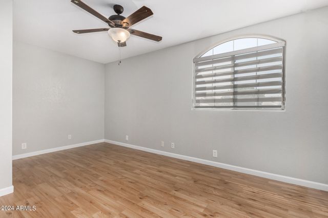 1320 E CHARLESTON Avenue, Phoenix, AZ 85022