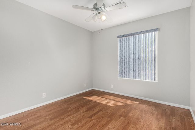 1320 E CHARLESTON Avenue, Phoenix, AZ 85022