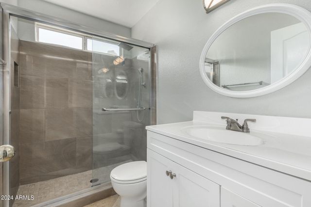 1320 E CHARLESTON Avenue, Phoenix, AZ 85022