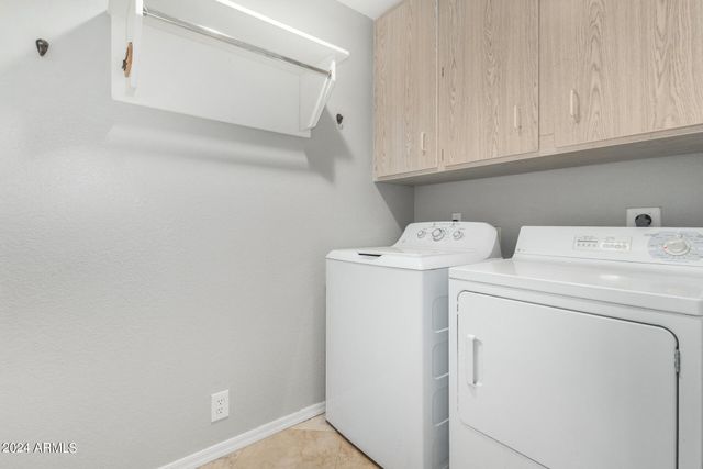 1320 E CHARLESTON Avenue, Phoenix, AZ 85022