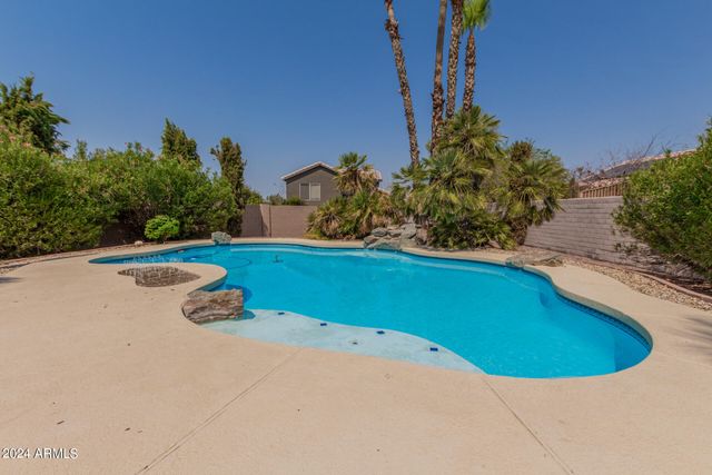1320 E CHARLESTON Avenue, Phoenix, AZ 85022