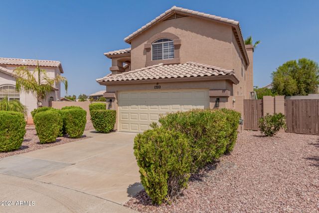 1320 E CHARLESTON Avenue, Phoenix, AZ 85022