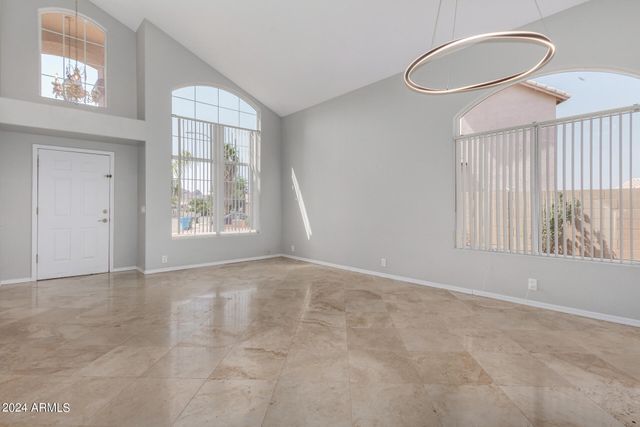 1320 E CHARLESTON Avenue, Phoenix, AZ 85022