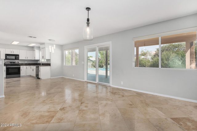 1320 E CHARLESTON Avenue, Phoenix, AZ 85022