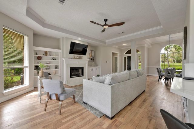 2306 Carriage Run E, Conroe, TX 77384