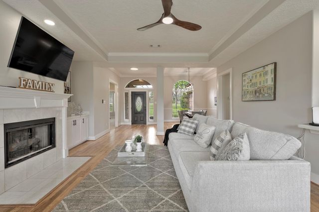 2306 Carriage Run E, Conroe, TX 77384