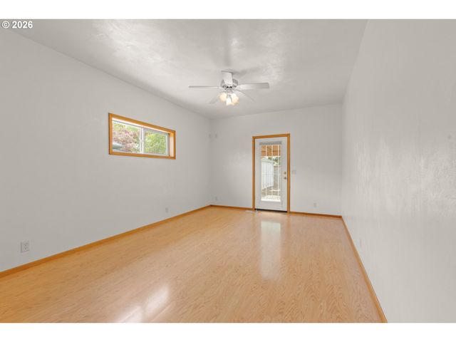919 OLD ORCHARD Ln, Springfield, OR 97477