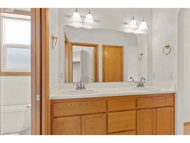 919 OLD ORCHARD Ln, Springfield, OR 97477