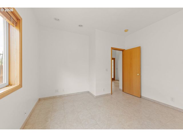 919 OLD ORCHARD Ln, Springfield, OR 97477
