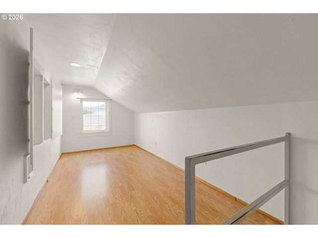 919 OLD ORCHARD Ln, Springfield, OR 97477