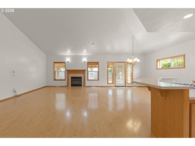 919 OLD ORCHARD Ln, Springfield, OR 97477