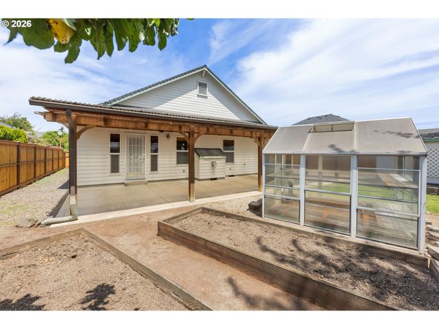 919 OLD ORCHARD Ln, Springfield, OR 97477