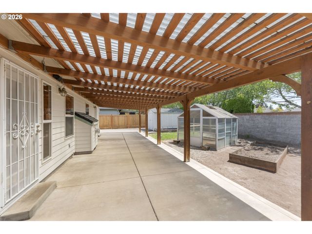 919 OLD ORCHARD Ln, Springfield, OR 97477