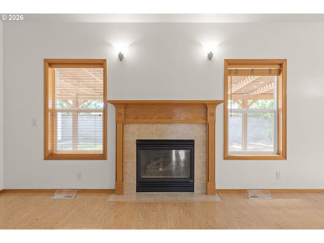 919 OLD ORCHARD Ln, Springfield, OR 97477